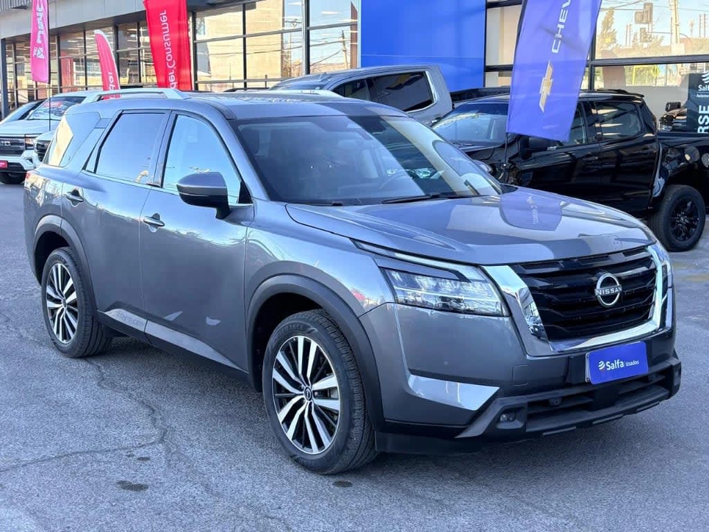 2024 Nissan Pathfinder 3.5 Gris - Miniatura 3