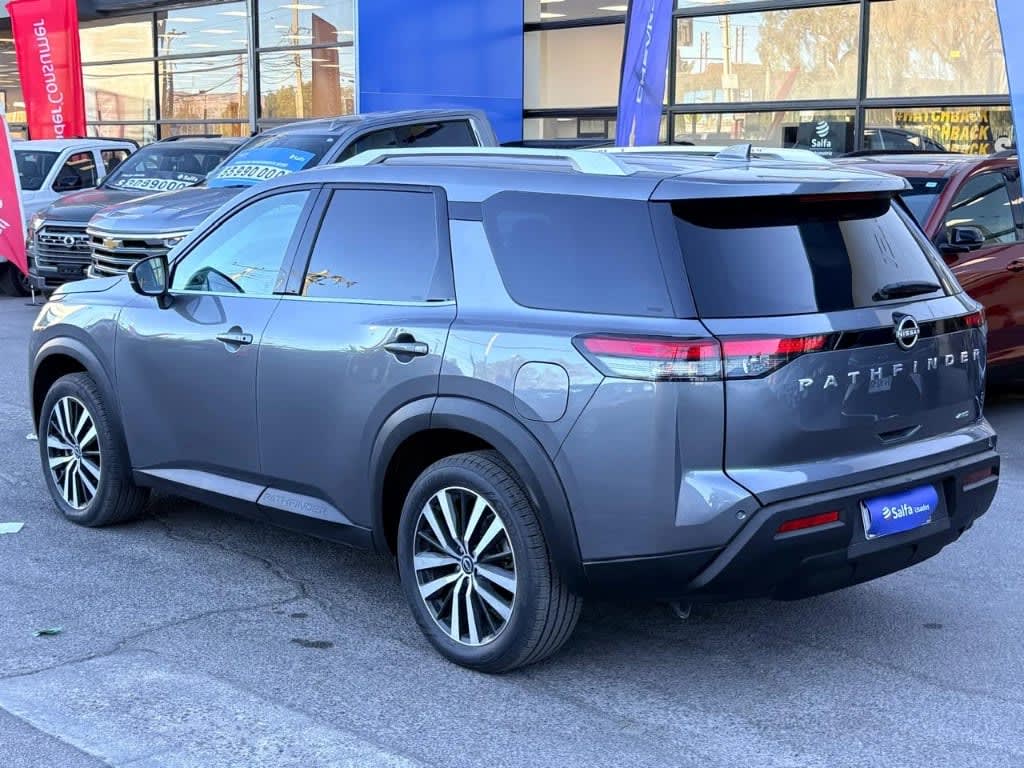 2024 Nissan Pathfinder 3.5 Gris - Miniatura 5