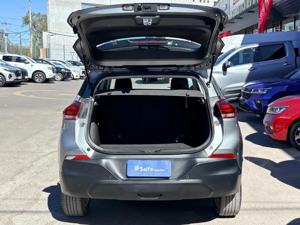 2025 Chevrolet Tracker 1.2T Plata - Miniatura 8