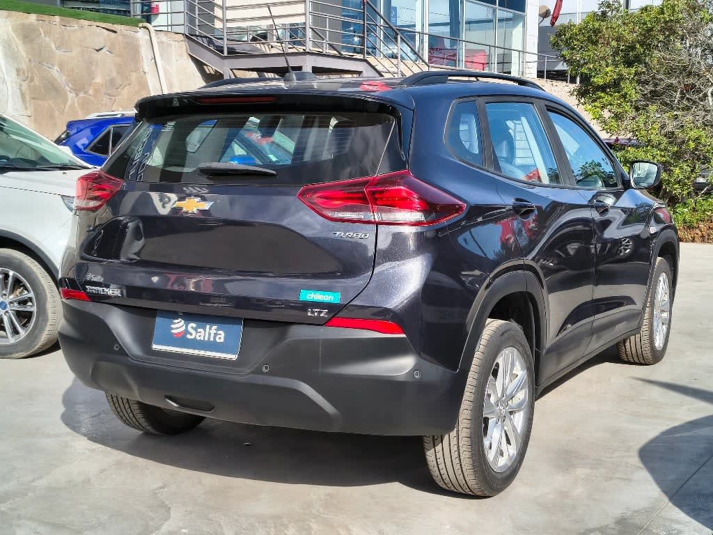 2025 Chevrolet Tracker 1.2T Gris - Miniatura 4