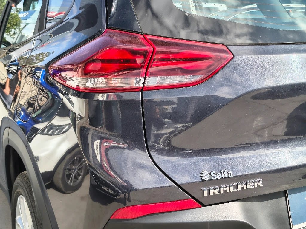 2025 Chevrolet Tracker 1.2T Gris - Miniatura 8