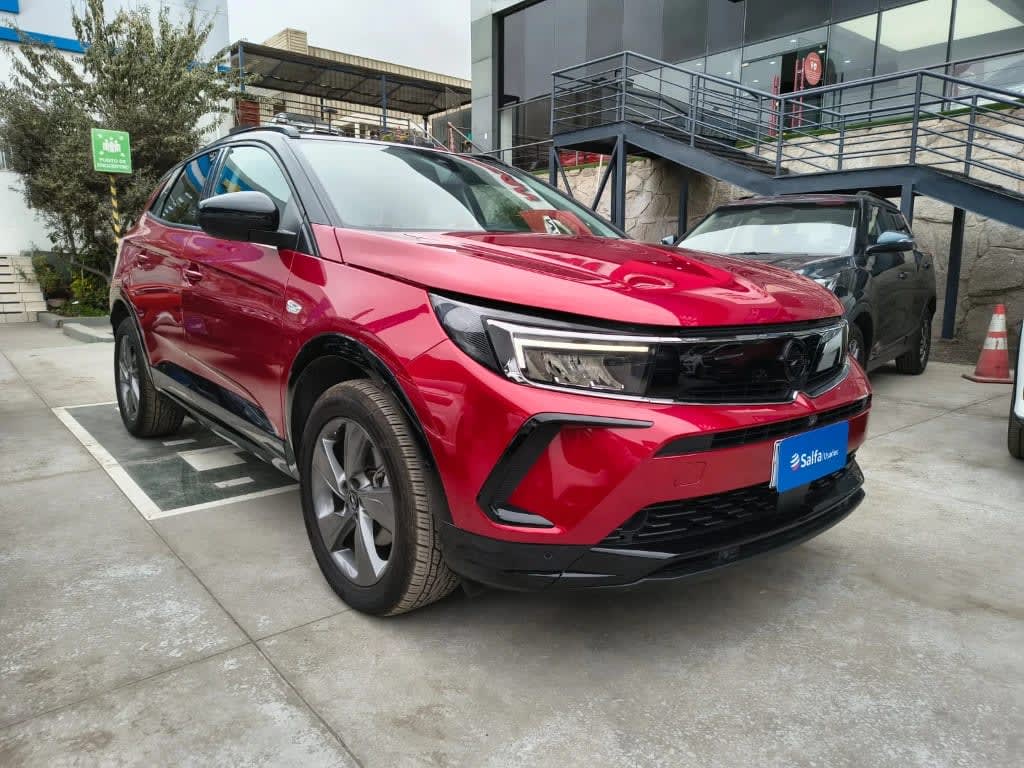 2025 Opel Grandland 1.2T Rojo - Miniatura 3