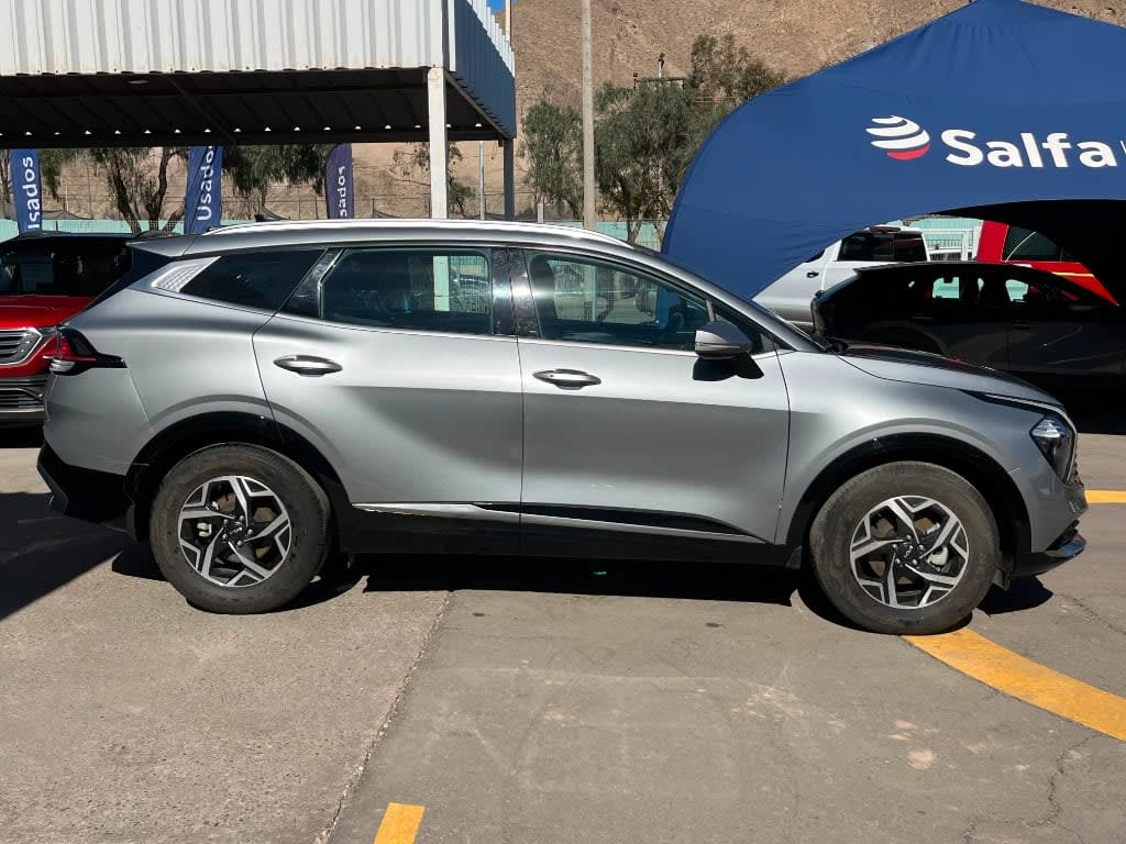 2024 KIA Sportage EX Gris - Miniatura 4