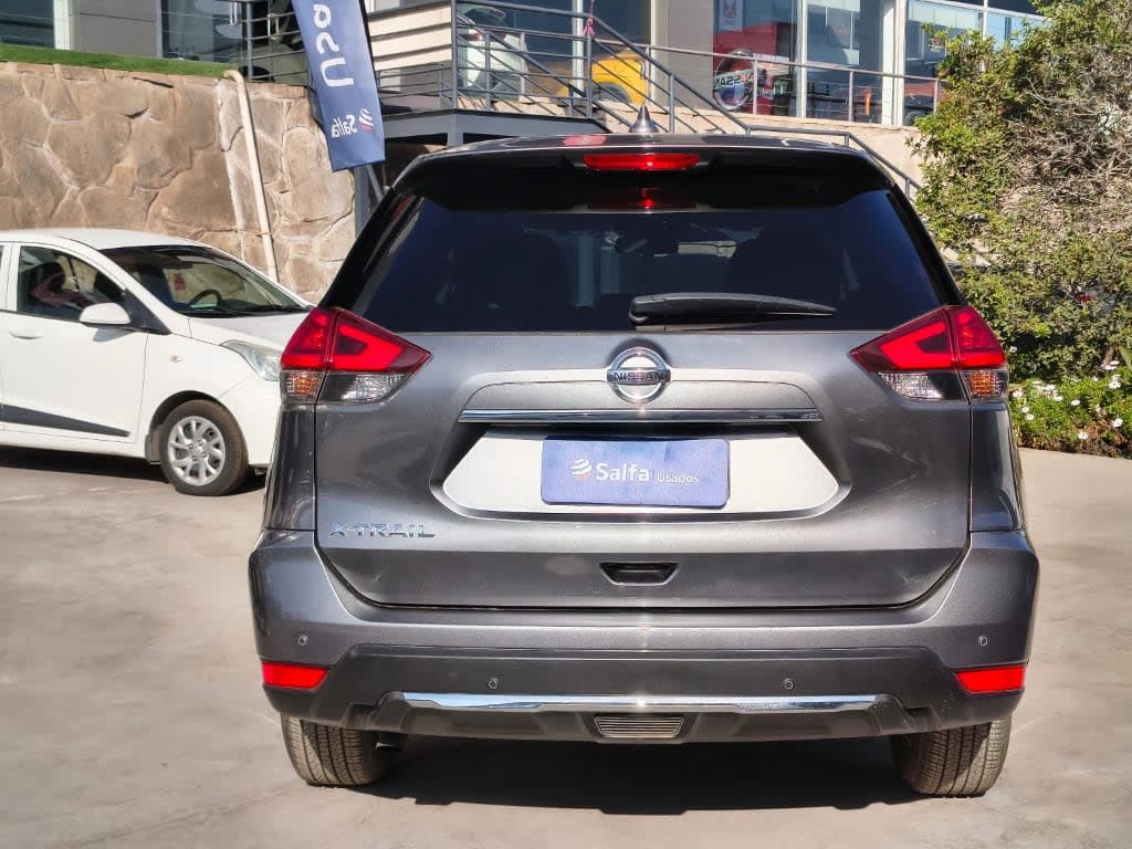 2023 Nissan X-Trail 2.5 Gris - Miniatura 6