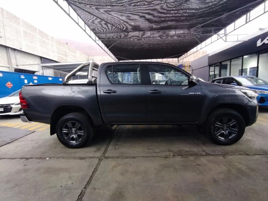 2024 Toyota Hilux 2.4 Gris - Miniatura 4