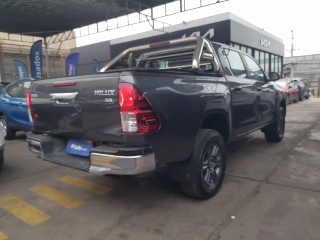 2024 Toyota Hilux 2.4 Gris - Miniatura 5
