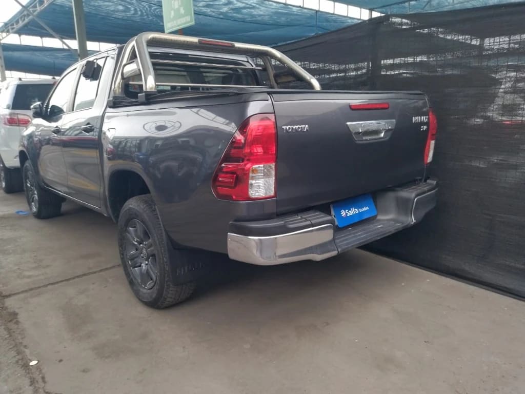 2024 Toyota Hilux 2.4 Gris - Miniatura 7