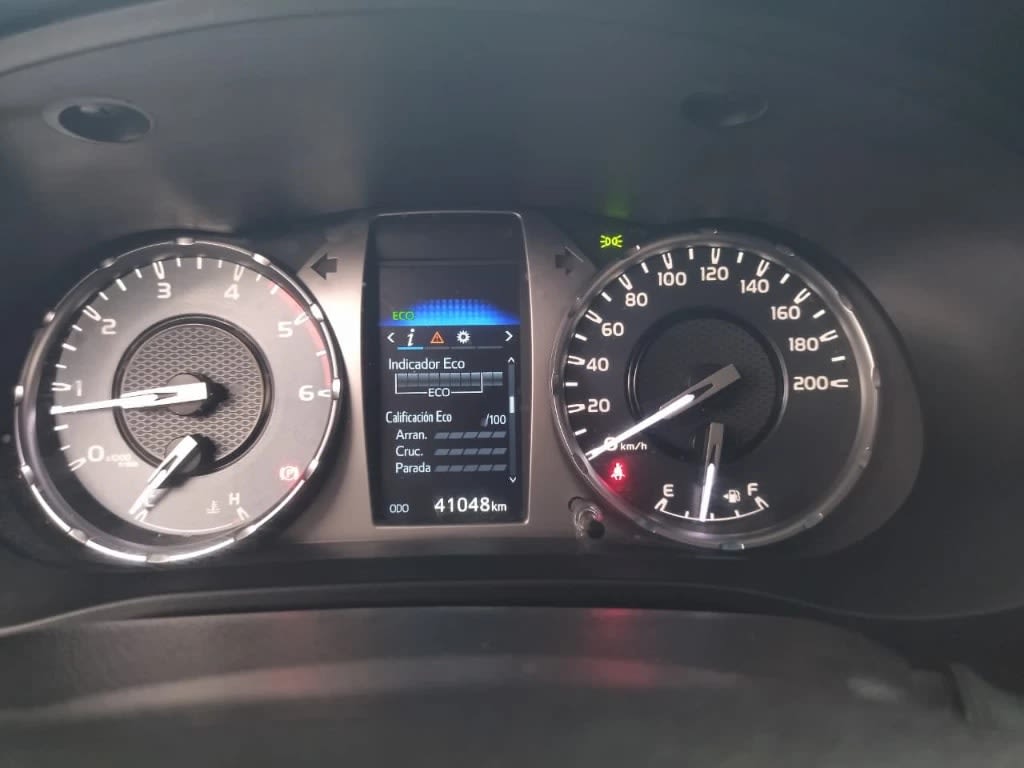2024 Toyota Hilux 2.4 Gris - Miniatura 10