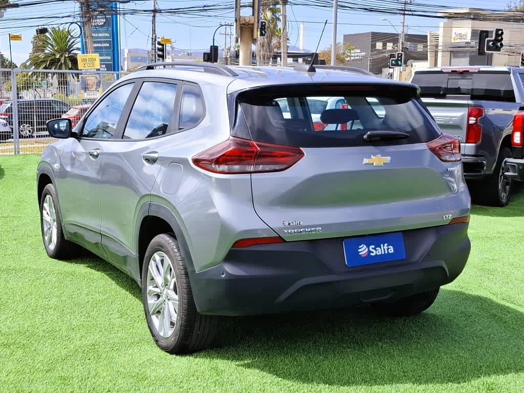 2025 Chevrolet Tracker 1.2T Plata - Miniatura 3