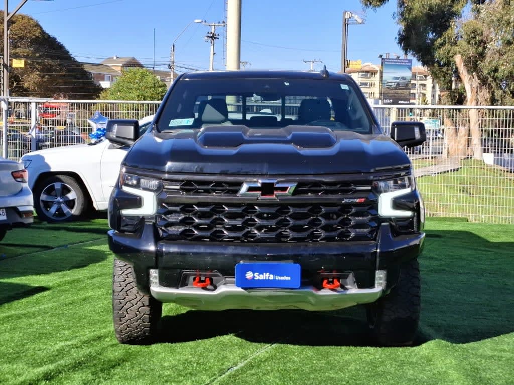 2023 Chevrolet Silverado 6.2 Negro - Miniatura 2