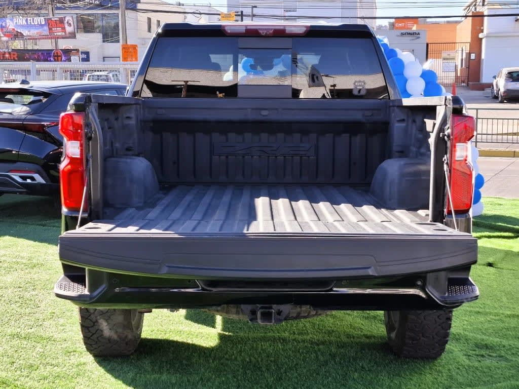 2023 Chevrolet Silverado 6.2 Negro - Miniatura 9