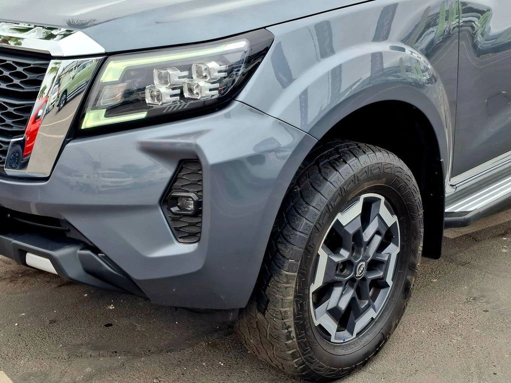2024 Nissan Navara 2.3 Gris - Miniatura 8