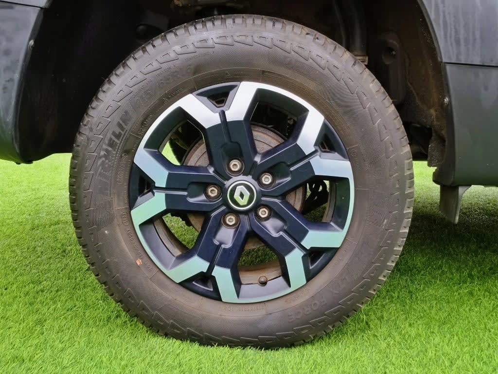 2023 Renault Oroch 1.3 Gris - Miniatura 8