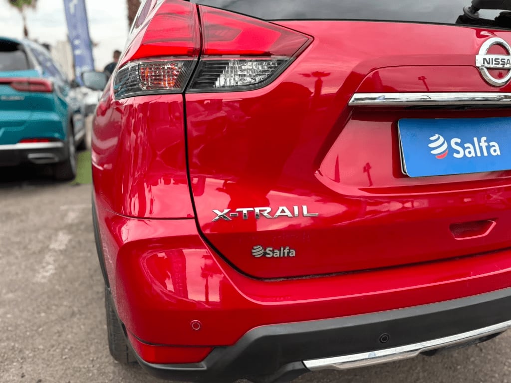 2022 Nissan X-Trail 2.5 Rojo - Miniatura 10