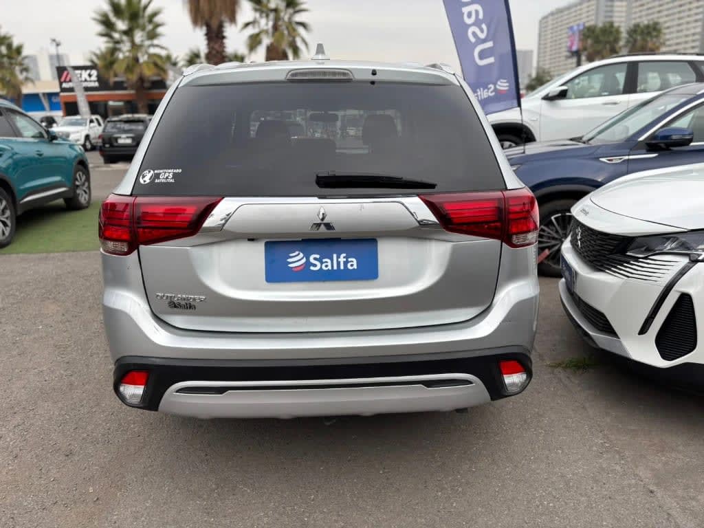2021 Mitsubishi Outlander 2.0 Plata - Miniatura 8