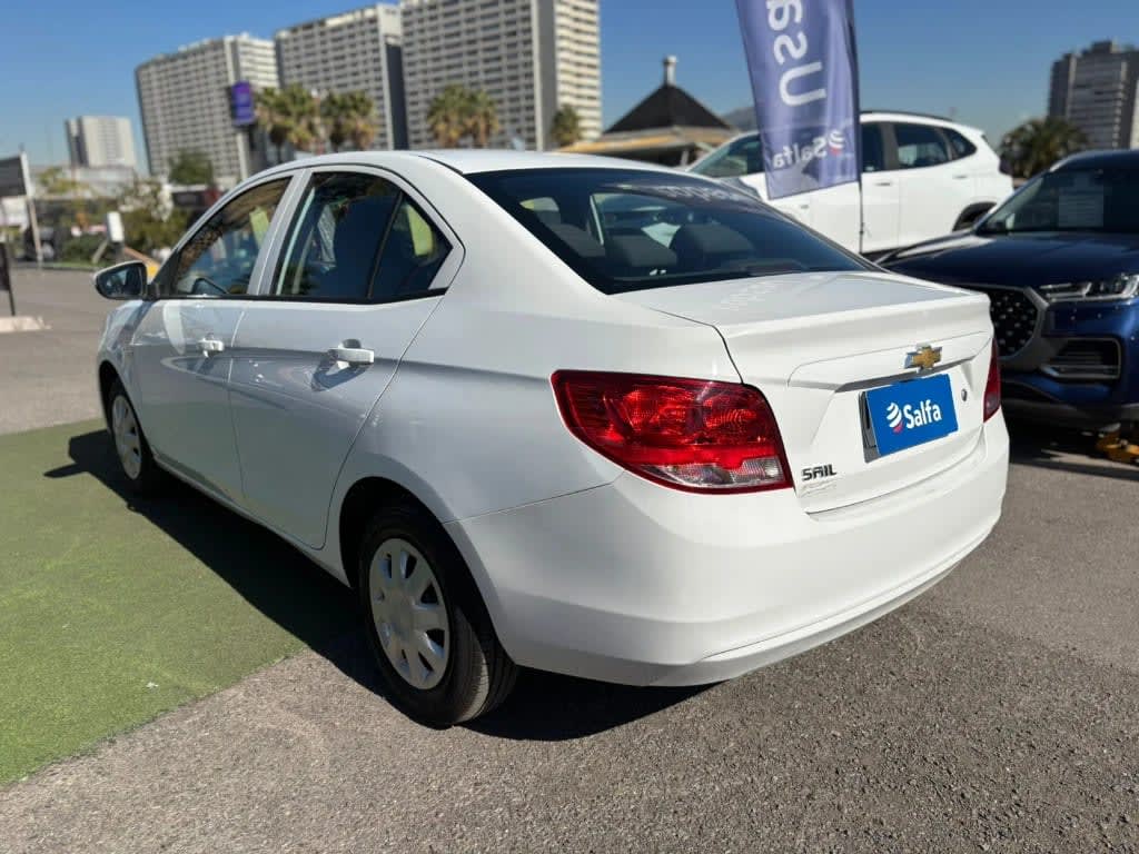 2022 Chevrolet Sail 1.5 Blanco - Miniatura 7