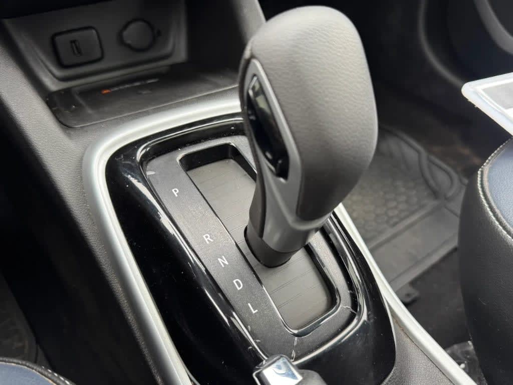 2025 Chevrolet Tracker 1.2T Plata - Miniatura 10