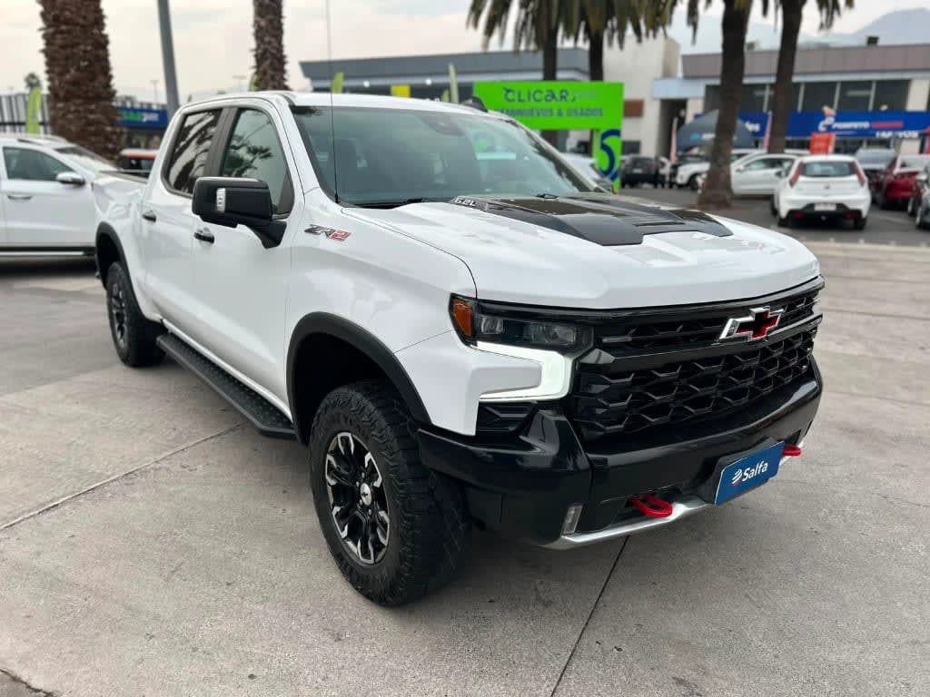 2023 Chevrolet Silverado 6.2 Blanco - Miniatura 3