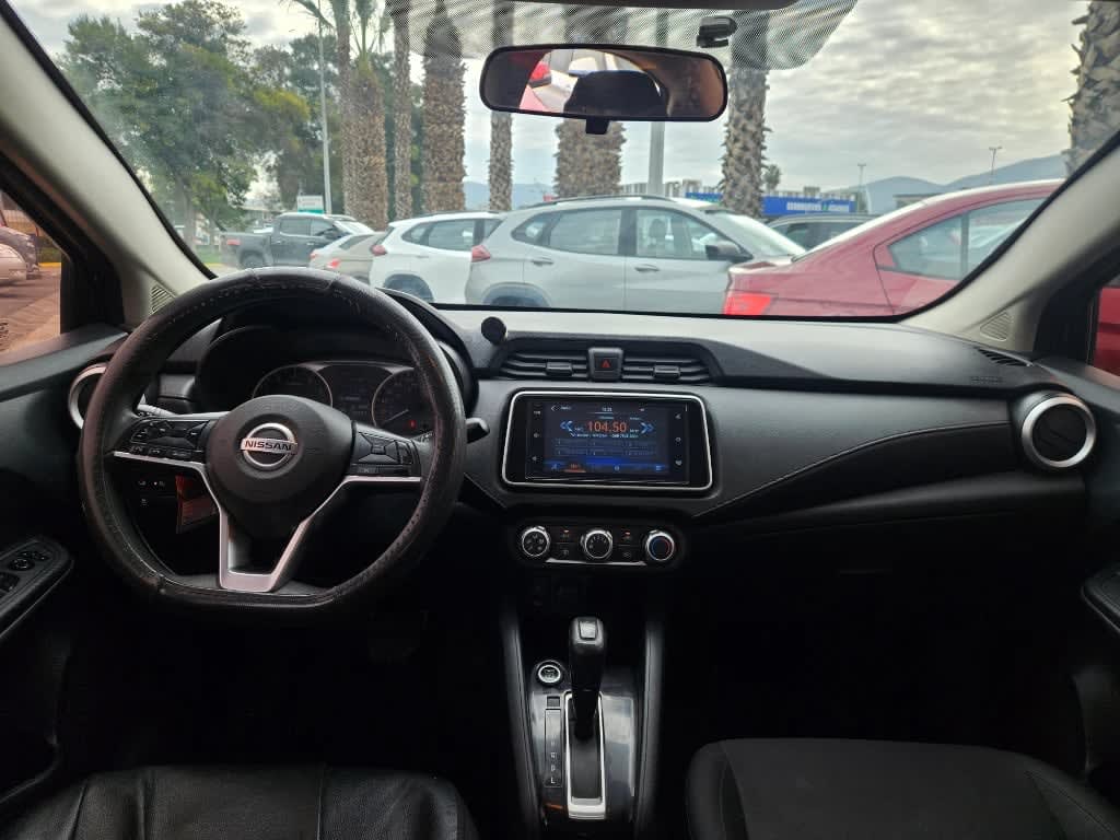 2022 Nissan Versa 1.6 Gris - Miniatura 10