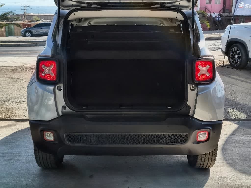 2022 Jeep Renegade 1.8 Plata - Miniatura 7
