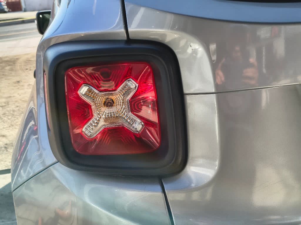 2022 Jeep Renegade 1.8 Plata - Miniatura 9