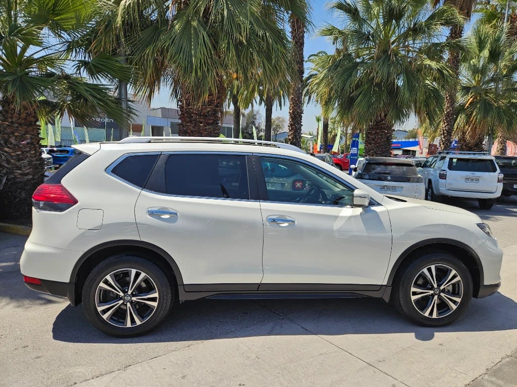 2023 Nissan X-Trail 2.5 Blanco - Miniatura 7