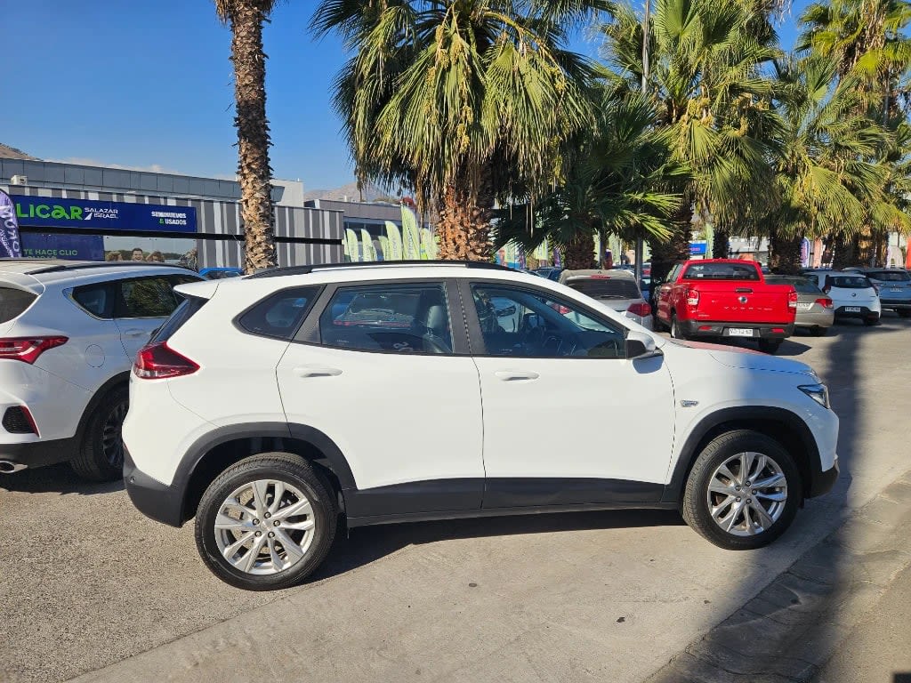 2025 Chevrolet Tracker 1.2T Blanco - Miniatura 4