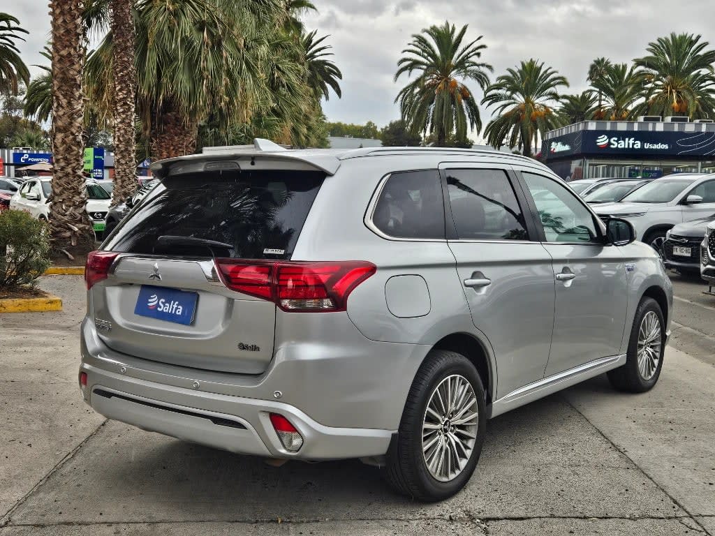 2020 Mitsubishi Outlander 2.0 Gris - Miniatura 5