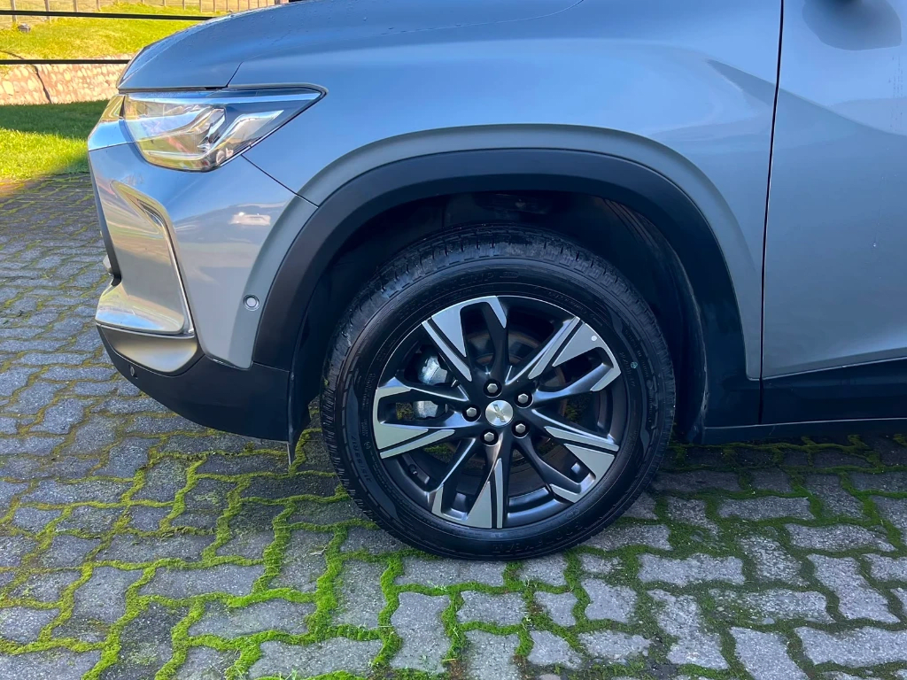 2025 Chevrolet Tracker 1.2T Plata - Miniatura 9