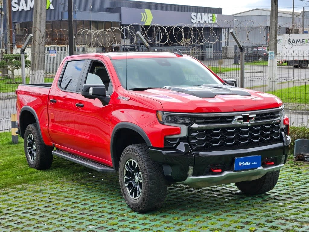 2024 Chevrolet Silverado 6.2 Rojo - Miniatura 3
