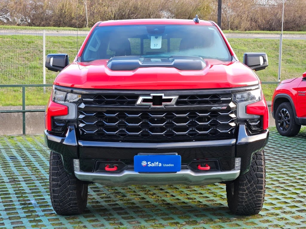 2023 Chevrolet Silverado 6.2 Rojo - Miniatura 2