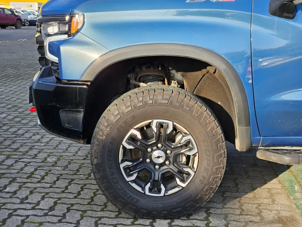 2024 Chevrolet Silverado 6.2 Azul - Miniatura 9