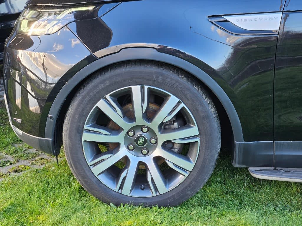 2020 Land Rover Discovery 3.0 Negro - Miniatura 9