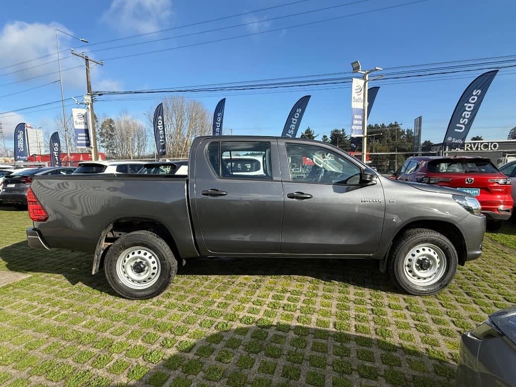 2026 Toyota Hilux 4X2 Gris - Miniatura 4