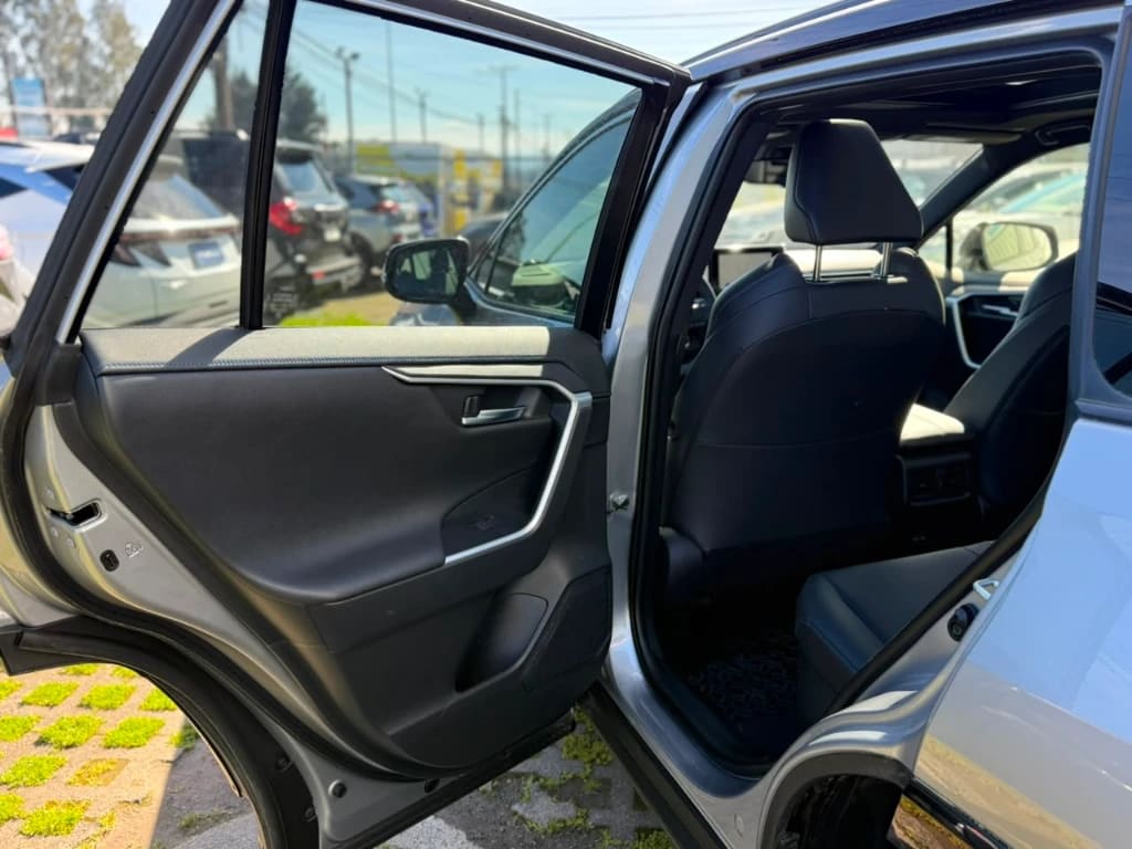 2025 Toyota RAV4 HV Plata - Miniatura 4
