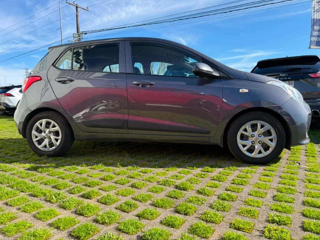2017 Hyundai I10 1.2 Gris - Miniatura 4