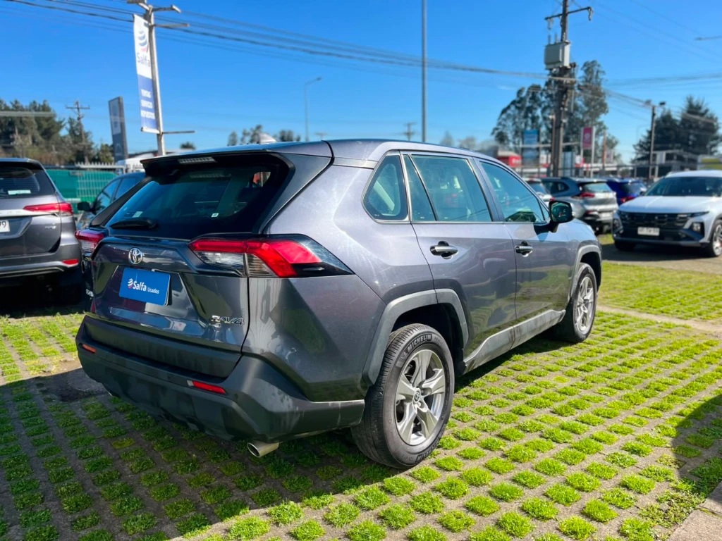 2025 Toyota RAV4 2.0 Gris - Miniatura 5