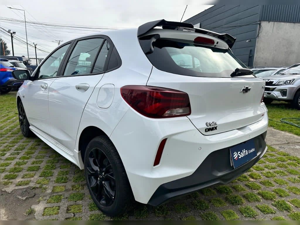 2024 Chevrolet Onix 1.0T Blanco - Miniatura 8
