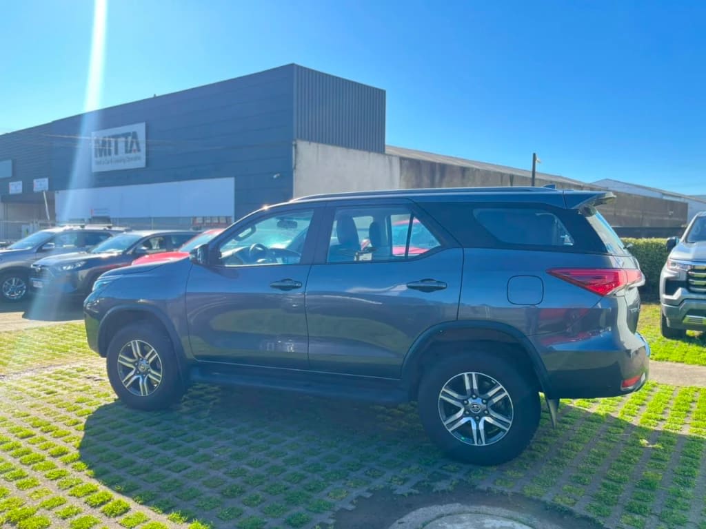 2024 Toyota Fortuner 2.8 Gris - Miniatura 8
