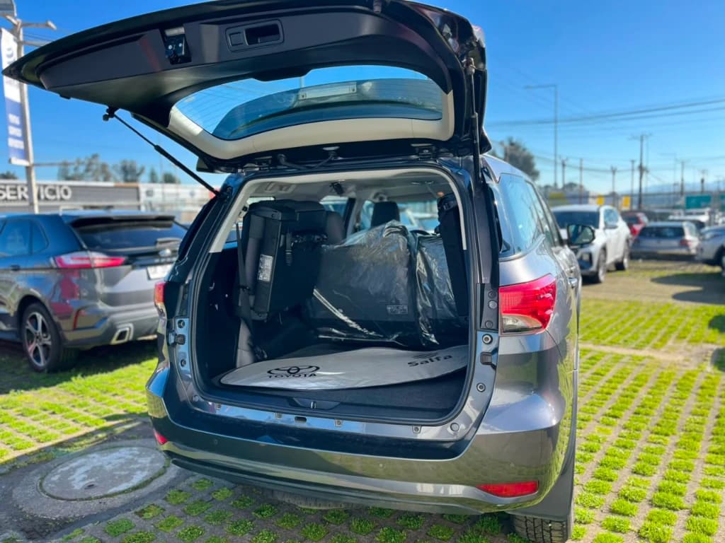 2024 Toyota Fortuner 2.8 Gris - Miniatura 9