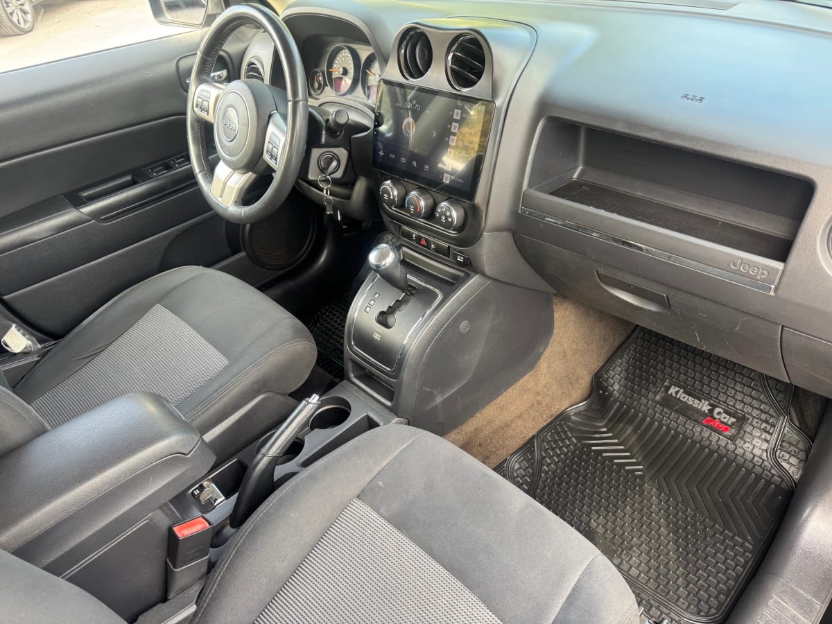 2016 Jeep Patriot 4x4 FULL Negro - Miniatura 7