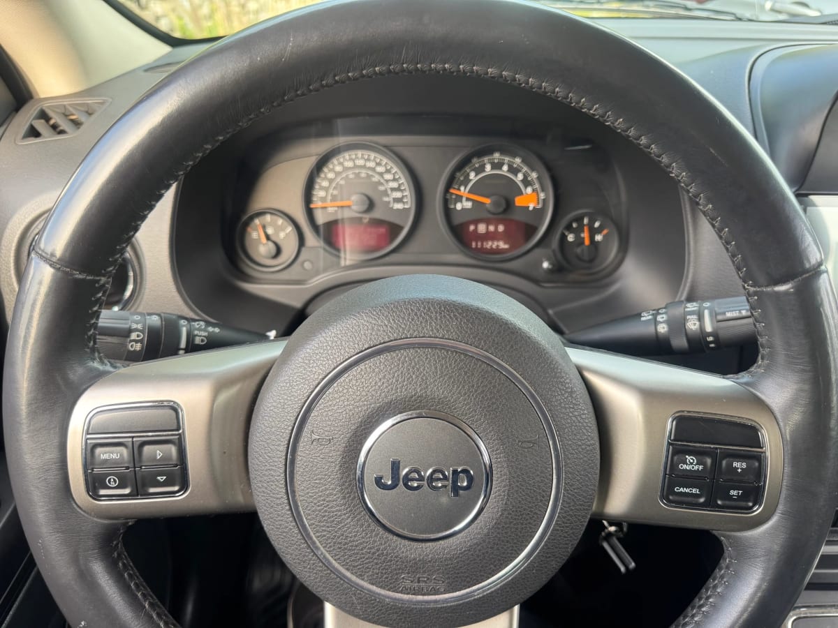 2016 Jeep Patriot 4x4 FULL Negro - Miniatura 10