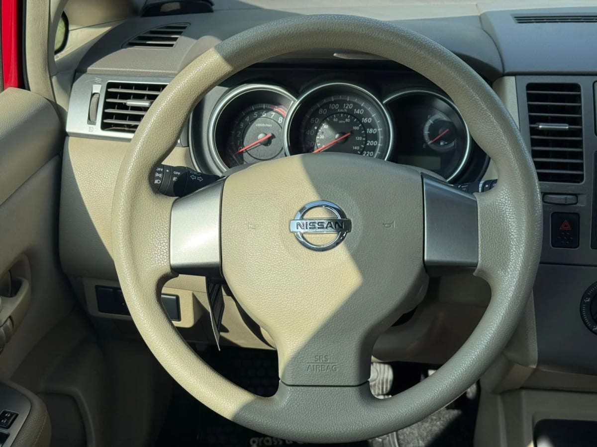 2014 Nissan Tiida AUTOMÁTICO - Miniatura 10