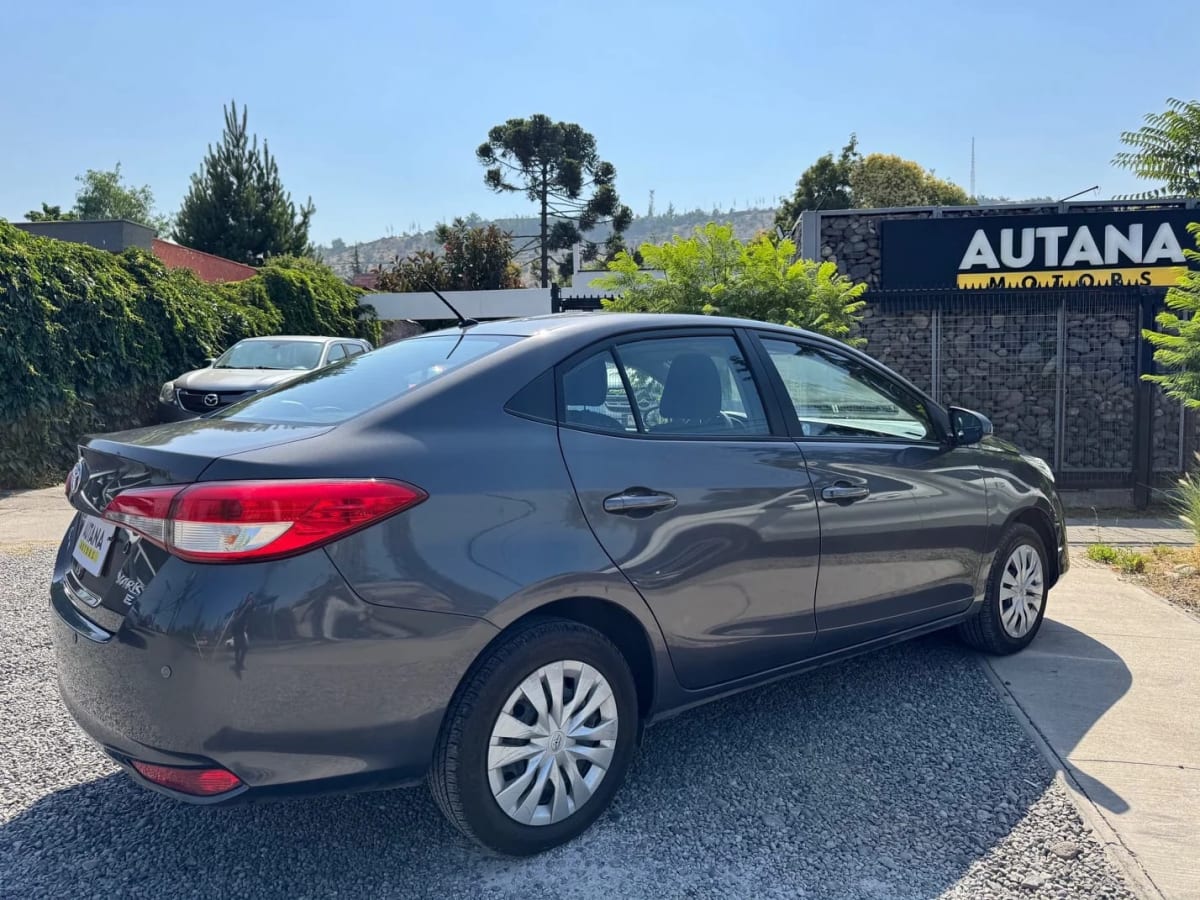 2019 Toyota Yaris E AUTOMATIC - Miniatura 2