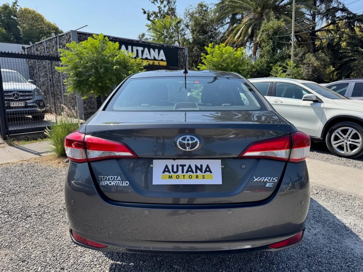 2019 Toyota Yaris E AUTOMATIC - Miniatura 6