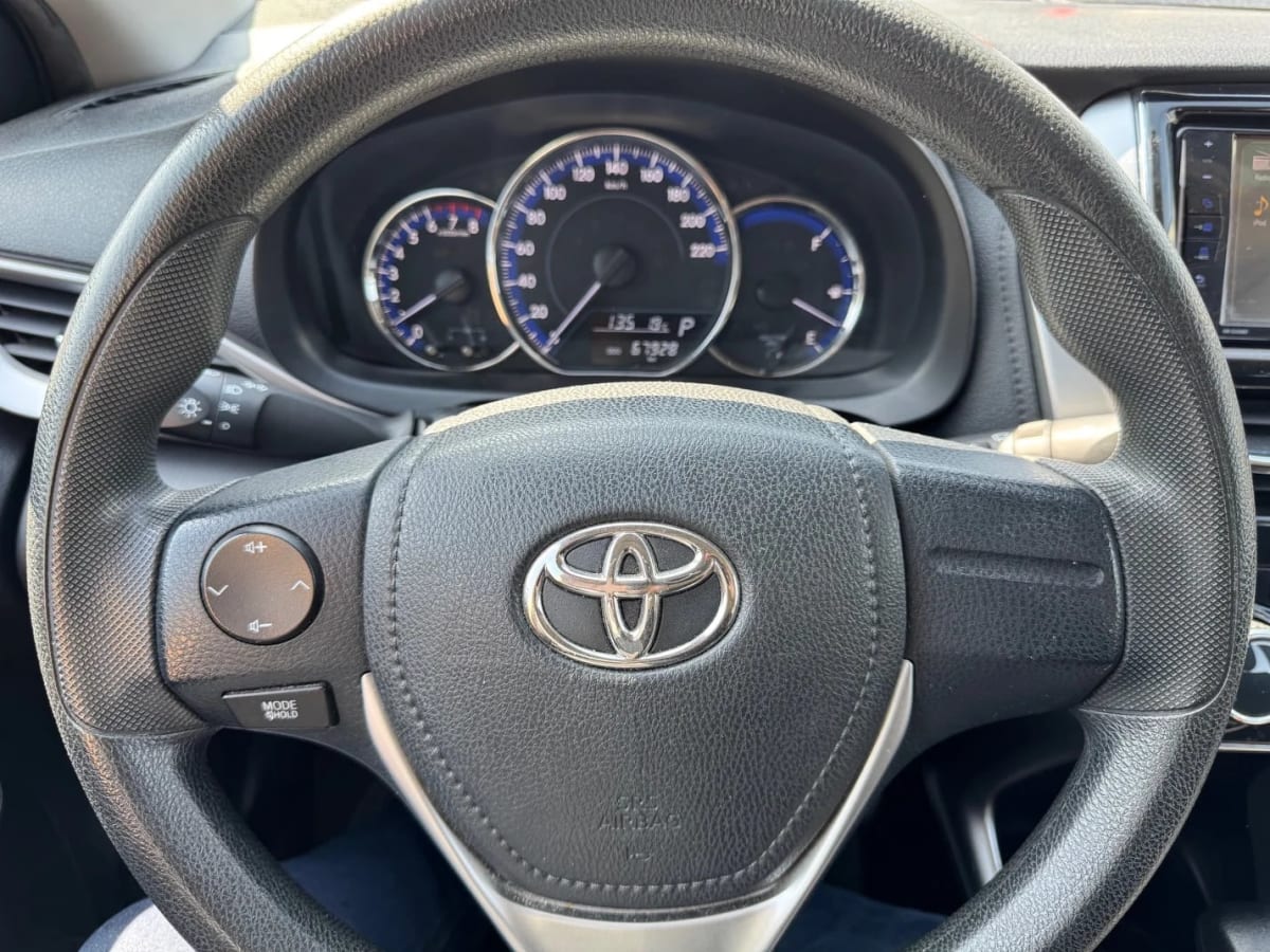 2019 Toyota Yaris E AUTOMATIC - Miniatura 10