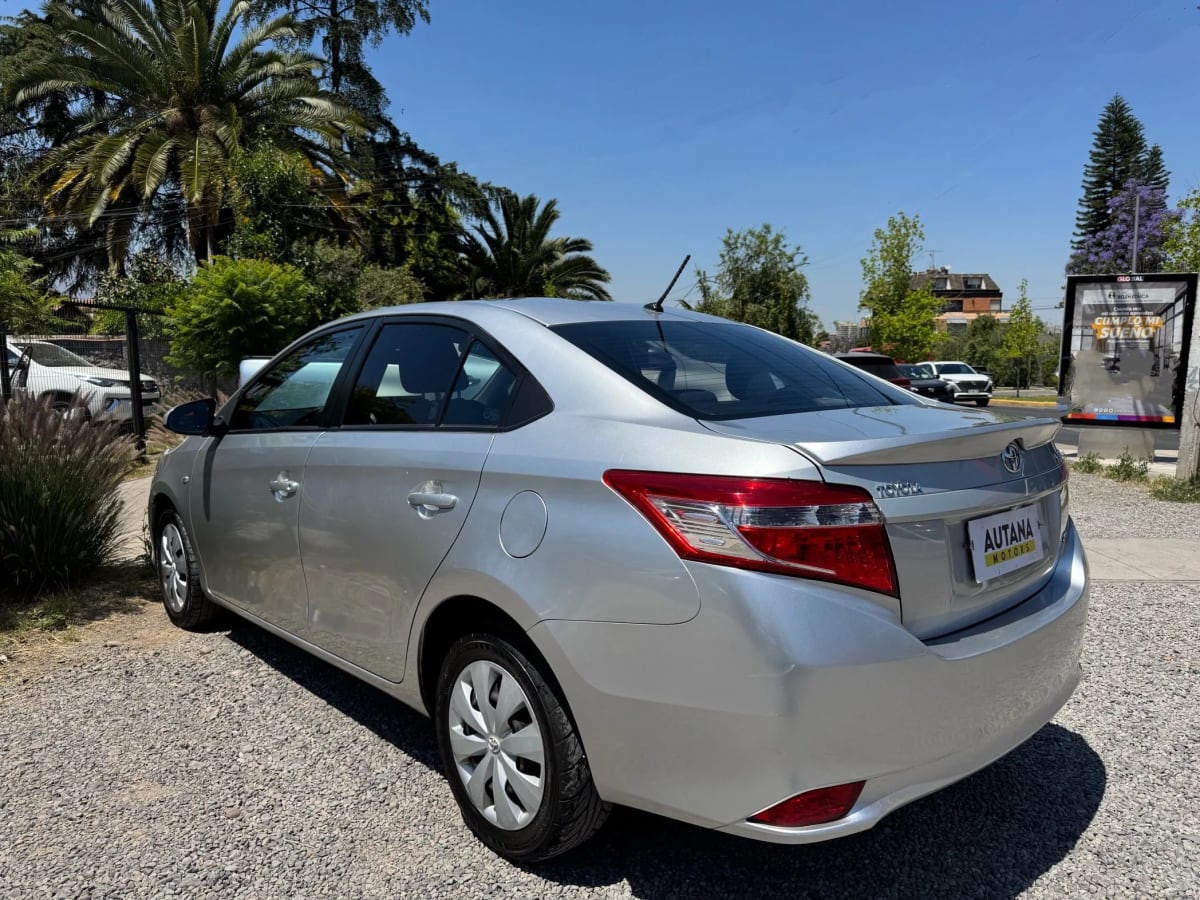 2015 Toyota Yaris Automatico Yaris - Miniatura 4