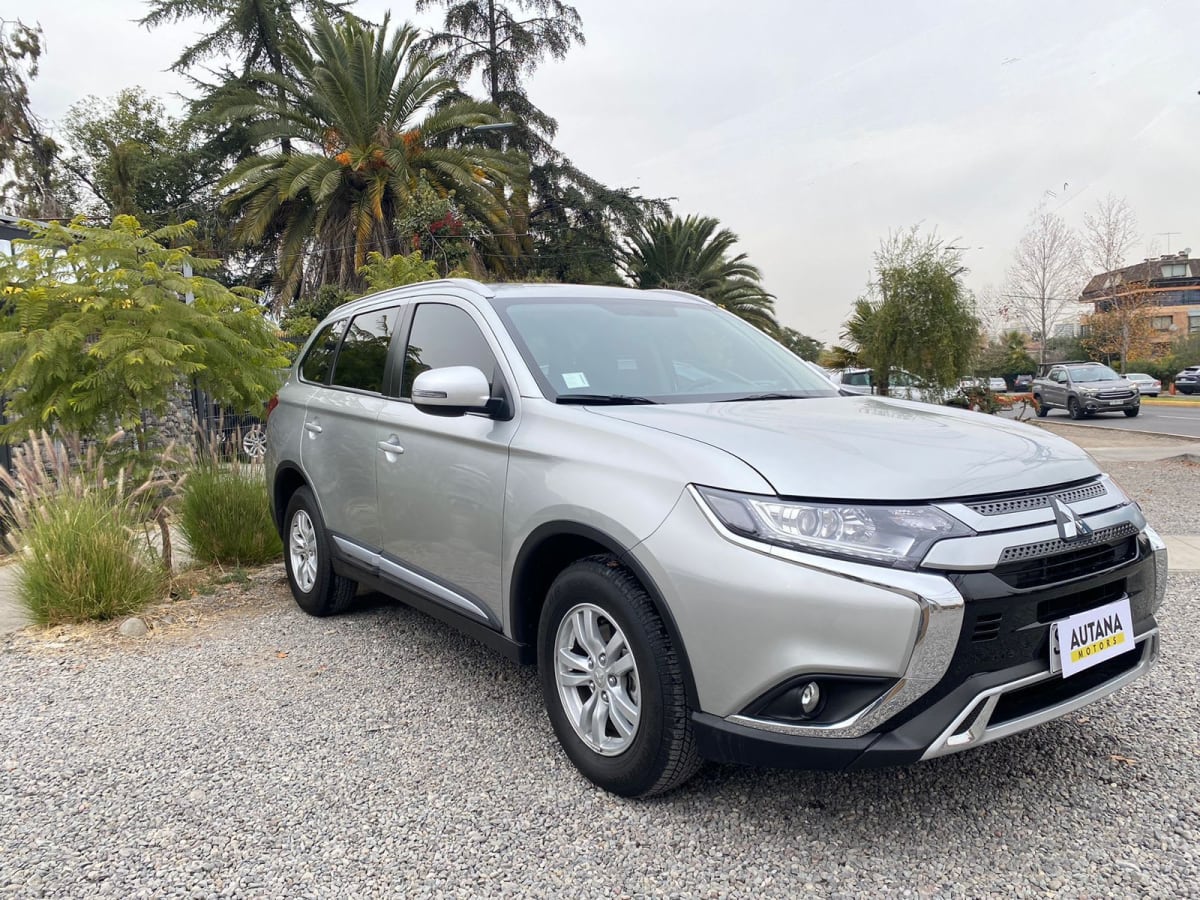 2022 Mitsubishi Outlander Automatica Outlander - Miniatura 3