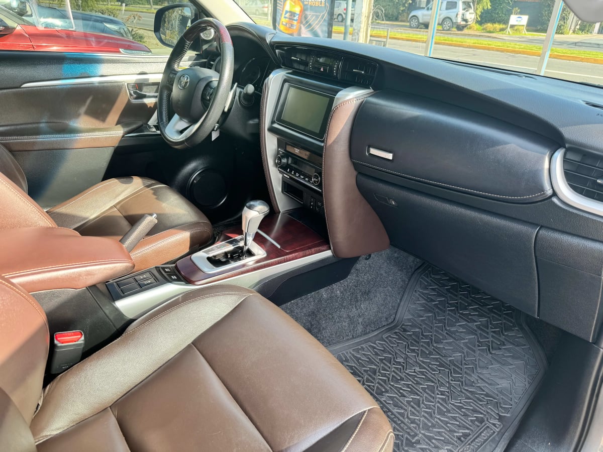 2018 Toyota Fortuner Srx Fortuner - Miniatura 8