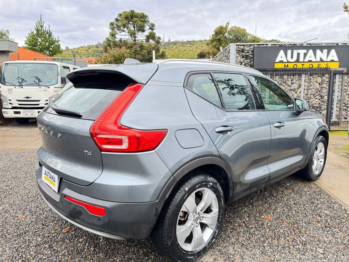 2019 Volvo Xc40 Momentum T4 - Miniatura 2